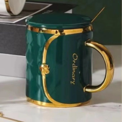 Чаша с лъжичка и капаче на ниска цена от Max-Shop