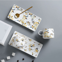 Чаша, чинийка, лъжичка Retro Flower 160 мл на ниска цена от Max-Shop