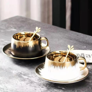 Чаша с лъжичка и чинийка Merge White & Black