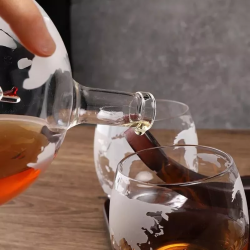 Сервиз за уиски с Чаши – Oak & Steel World Globe на ниска цена от Max-Shop