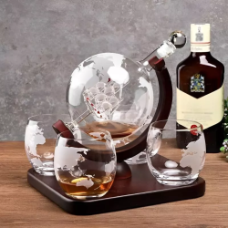 Сервиз за уиски с Чаши – Oak & Steel World Globe от MaxShop Сервиз за уиски с Чаши – Oak & Steel World Globe на ниска цена от Max-Shop