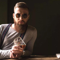 Комплект Гарафа с Две Чаши – Диаманти Deluxe на ниска цена от MaxShop