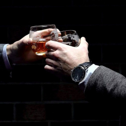 Подаръчен комплект за уиски Globe на ниска цена от MaxShop