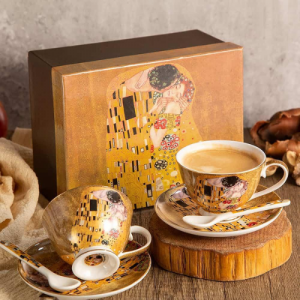 Порцеланов сет за кафе Целувката Порцеланов сет за кафе Целувката