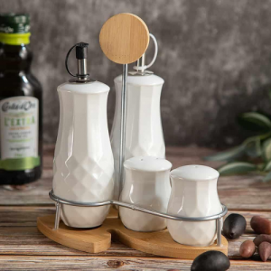 Порцеланов оливерник на дървена поставка