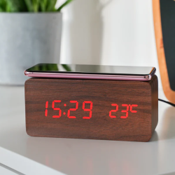 Дигитален часовник с вградено безжично зарядно от MaxShop Дигитален часовник с вградено безжично зарядно на ниска цена от MaxShop