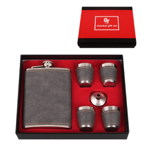 Изискан комплект за алкохол с джобно шише и чаши