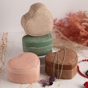 Кутия за бижута сърце