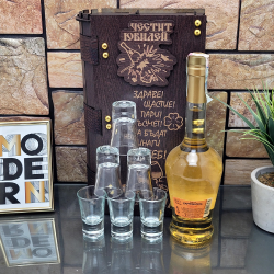 Кутия с бутилка ракия ” Честит юбилей “ на ниска цена от Max-Shop