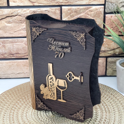 Кутия с бутилка вино ” Честит 70 годишен юбилей “ на ниска цена от Max-Shop