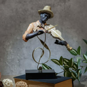 Пластика на Музикант с Цигулка Пластика на Музикант с Цигулка