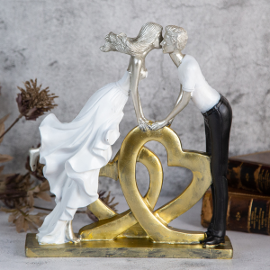 Арт фигура на влюбена двойка