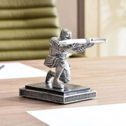 Арт пластика на рицар с меч на ниска цена от Max-Shop