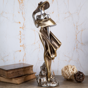 Арт фигура на Дама