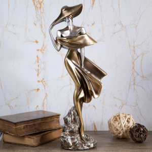 Арт фигура на Дама