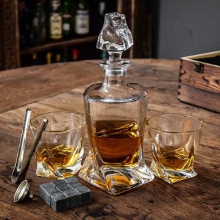 Декантер с 2 броя чаши за уиски