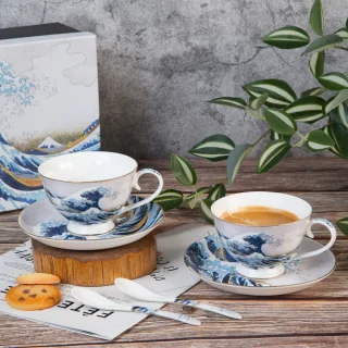 Порцеланов сет за кафе/чай Хокусай 'Голямата вълна' в подаръчна кутия